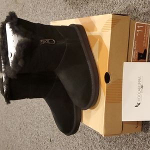 Girls uggs size 11